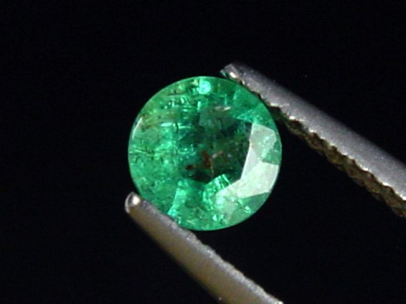 Smaragd 0,55 Ct. feines Grün 5 mm Rund Kolumbien