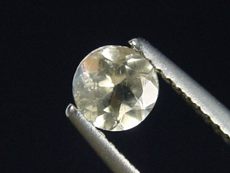 Topas 0,61 Ct. Rund facettiert - Schneckenstein, Sachsen, Deutschland