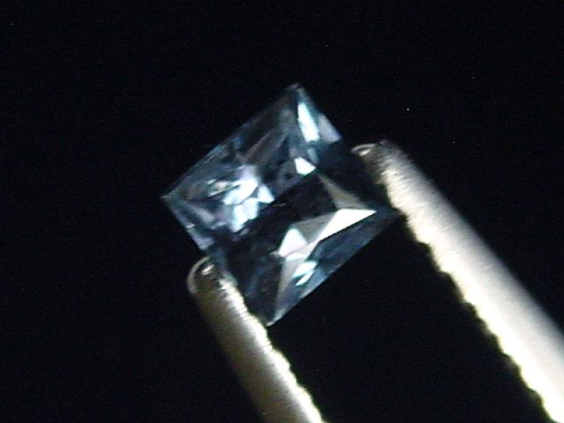 Saphir stahlblau 0,28 Ct. Naturfarbe Carree Tansania