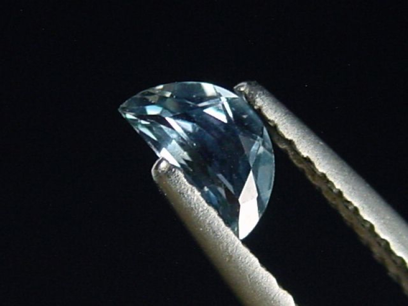 Sapphire blue 0,40 Ct. natural color half moon cut Tanzania