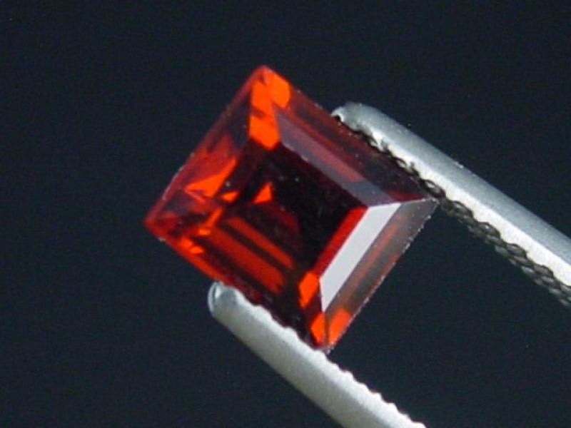 Hessonit Granat 0,76 Ct. Baguette 5,5 x 4,5 mm