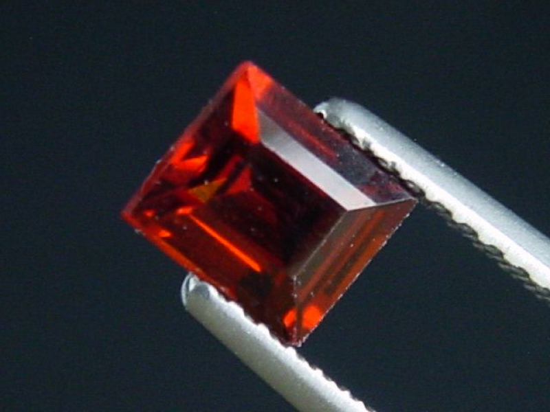 Hessonit Granat 0,76 Ct. Baguette 5,5 x 4,5 mm