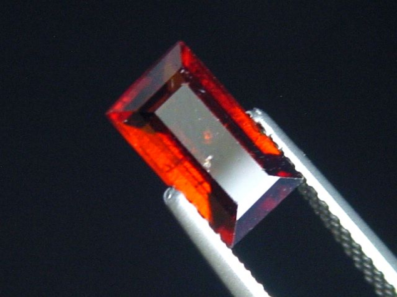 Hessonite Garnet 1,41 Ct. baguette B-quality