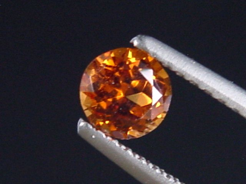 Spessartit Granat 0,50 Ct. leuchtend orange 4,5 mm Rund Tansania