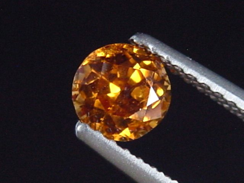 Spessartit Granat 0,68 Ct. leuchtend orange 5 mm Rund Tansania