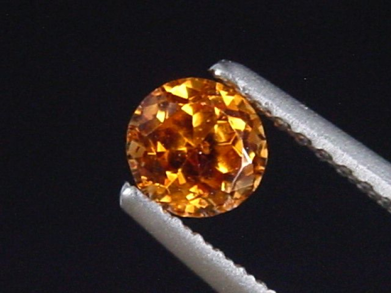 Spessartit Granat 0,44 Ct. leuchtend orange 4,5 mm Rund Tansania