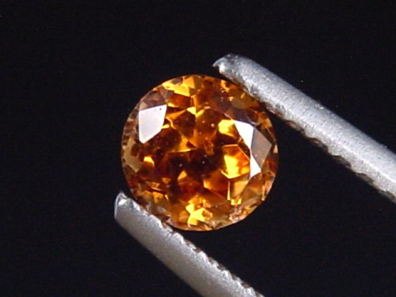 Spessartit Granat 0,44 Ct. leuchtend orange 4,5 mm Rund Tansania