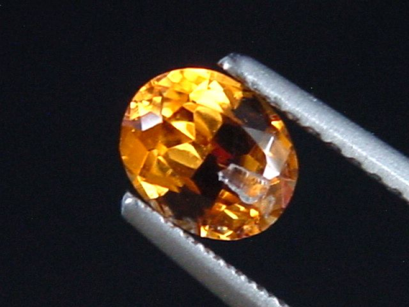 Spessartit Granat 0,84 Ct. leuchtend orange 6 x 5 mm Oval B-Qualität