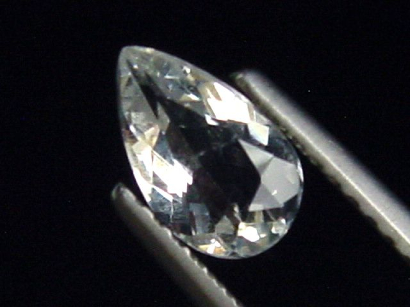 Sanidin 0,58 Ct. Tropfen facettiert - Volkesfeld, Eifel, Deutschland
