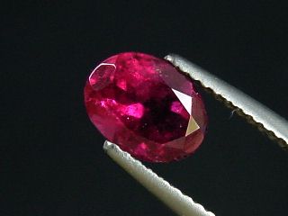 Rubellite Tourmaline / red Tourmaline 1,40 Ct. Oval Brazil