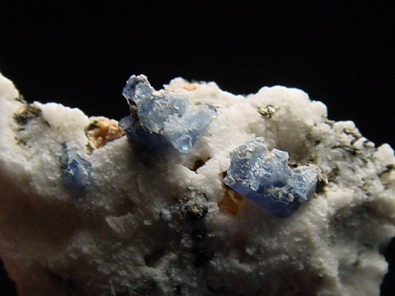 Benitoit mit Neptunit Stufe 17 mm - San Benito Co., Kalifornien, USA
