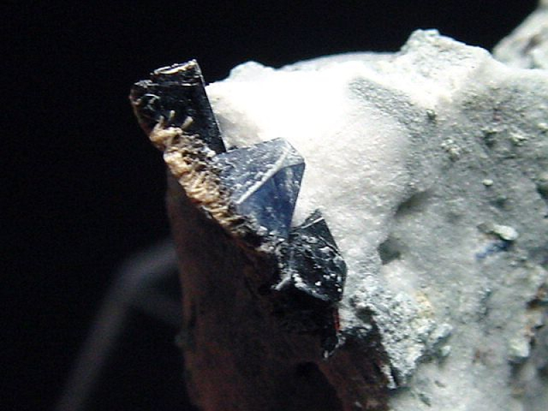 Benitoit mit Neptunit Stufe 27 mm - San Benito Co., Kalifornien, USA