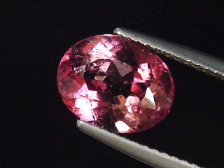 Rubellit Turmalin / roter Turmalin 2,71 Ct. Oval 10 x 8 mm Brasilien