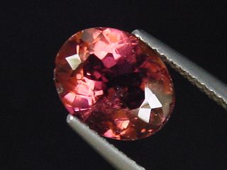 Rubellit Turmalin / roter Turmalin 2,33 Ct. Oval 10 x 8 mm Brasilien