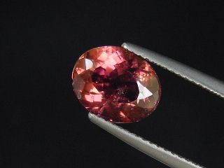 Rubellit Turmalin / roter Turmalin 2,33 Ct. Oval 10 x 8 mm Brasilien