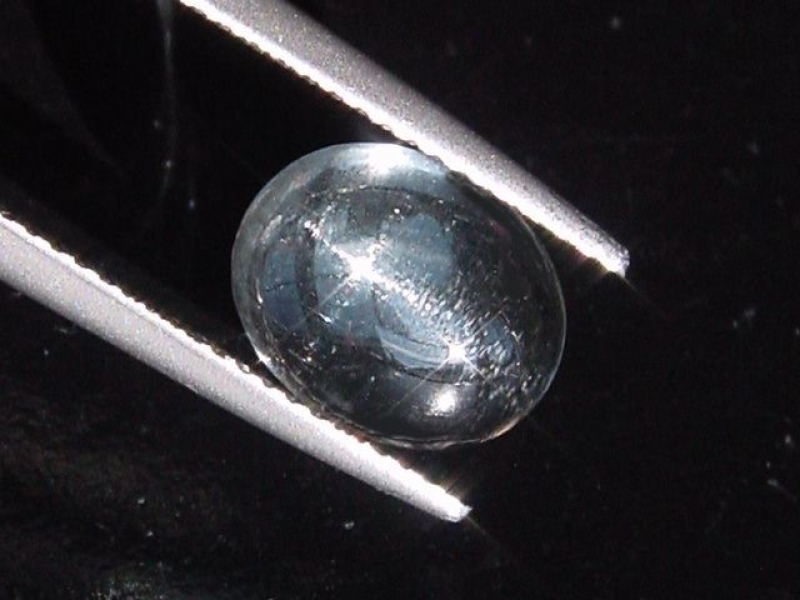 Goshenite Beryl cat's eye 2,96 Ct. cabochon Brazil