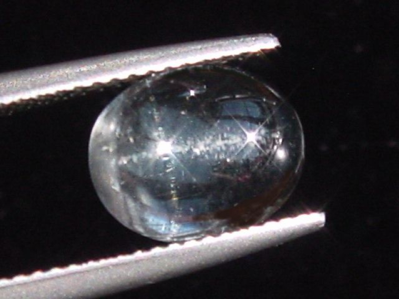 Goshenite Beryl cat's eye 2,96 Ct. cabochon Brazil