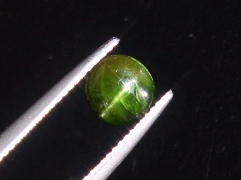 Kornerupin Katzenauge 1,81 Ct. Rund Cabochon Sri Lanka