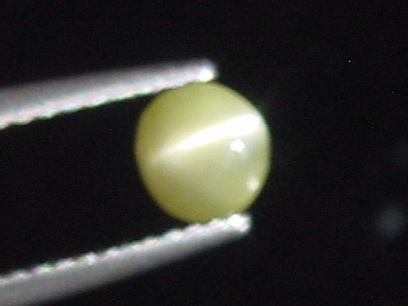 Chrysoberyll Katzenauge 0,87 Ct. Oval Cabochon
