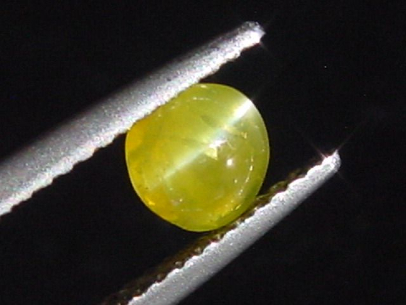 Chrysoberyll Katzenauge 0,90 Ct. Rund Cabochon B-Qualität