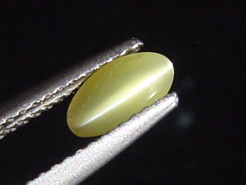 Chrysoberyll Katzenauge 0,58 Ct. Oval Cabochon B-Qualität