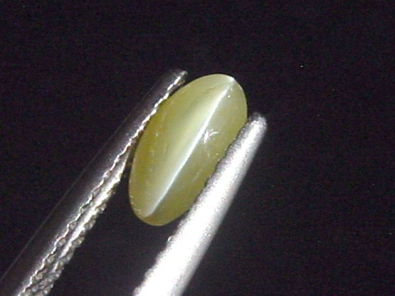 Chrysoberyll Katzenauge 0,58 Ct. Oval Cabochon B-Qualität