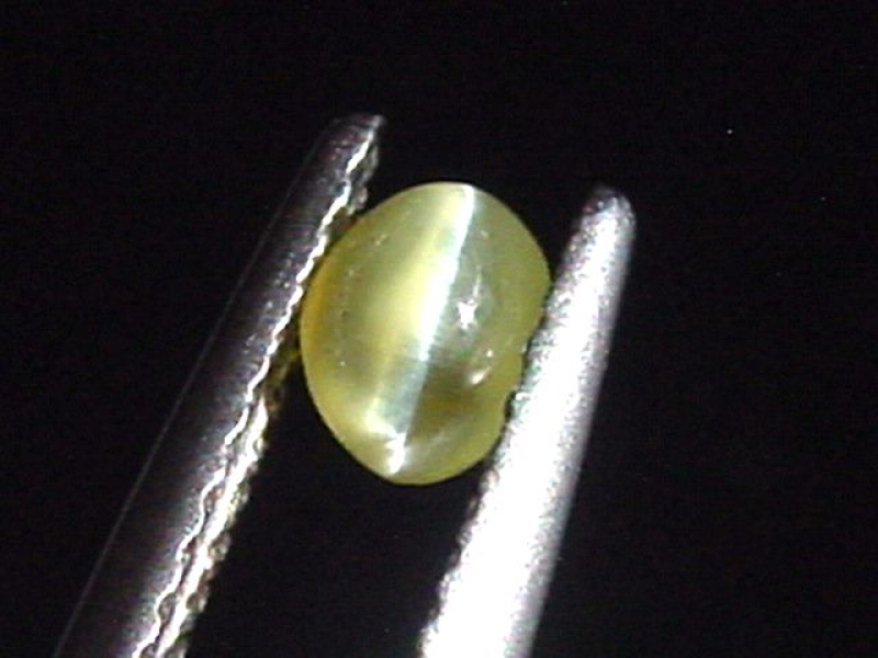 Chrysoberyll Katzenauge 0,42 Ct. Oval Cabochon B-Qualität
