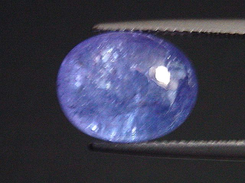 Tanzanite 10,86 Ct. oval cabochon