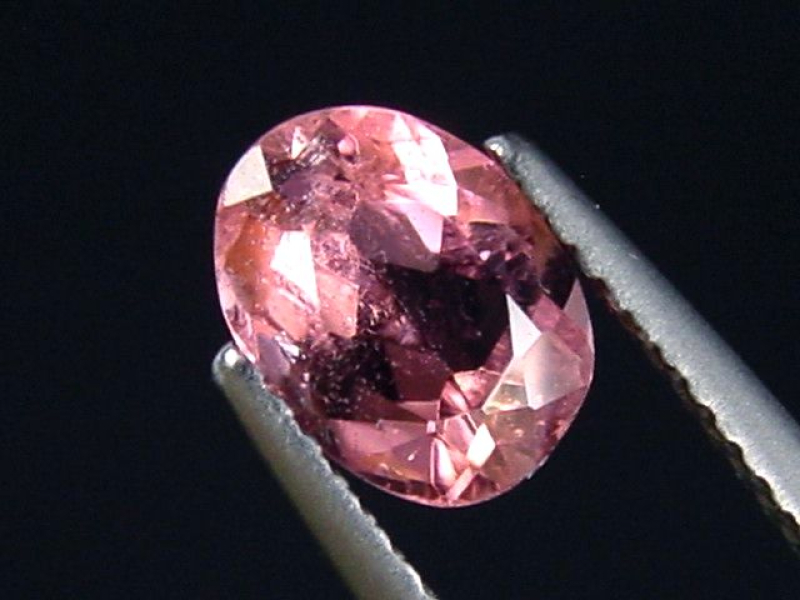 Rubellit / roter Turmalin 1,30 Ct. Oval 8 x 6 mm Brasilien
