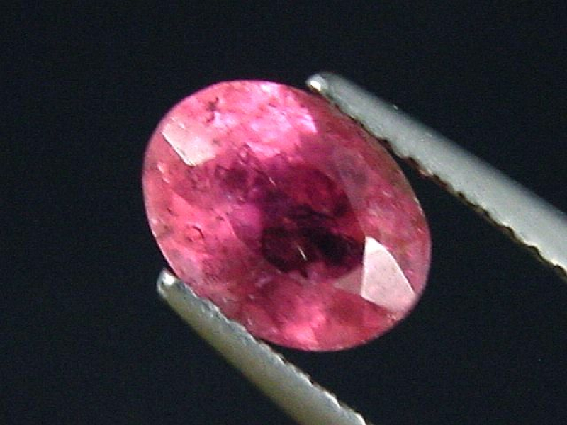 Rubellit / roter Turmalin 1,29 Ct. Oval 8 x 6 mm Brasilien