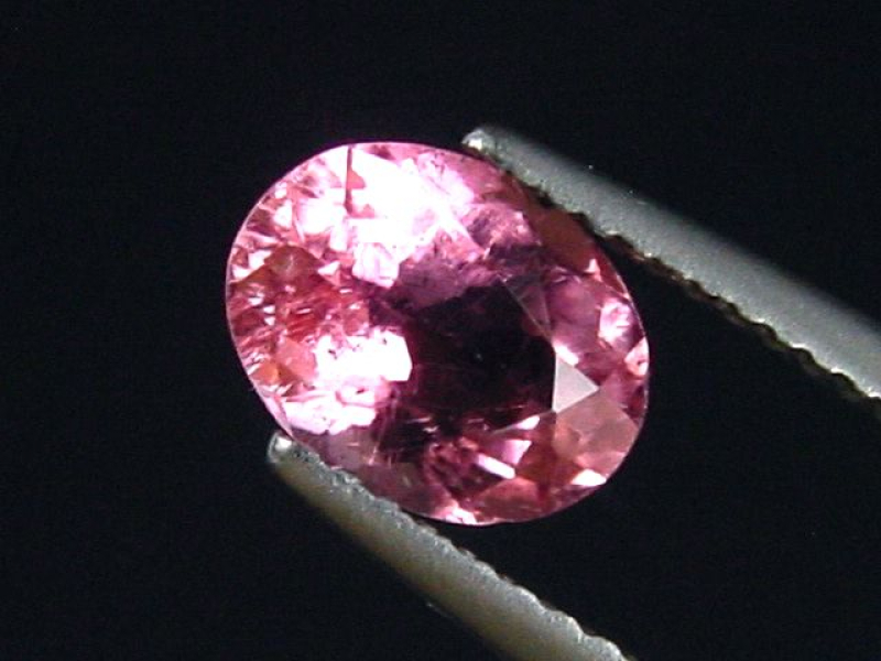 Rubellit / roter Turmalin 1,29 Ct. Oval 8 x 6 mm Brasilien