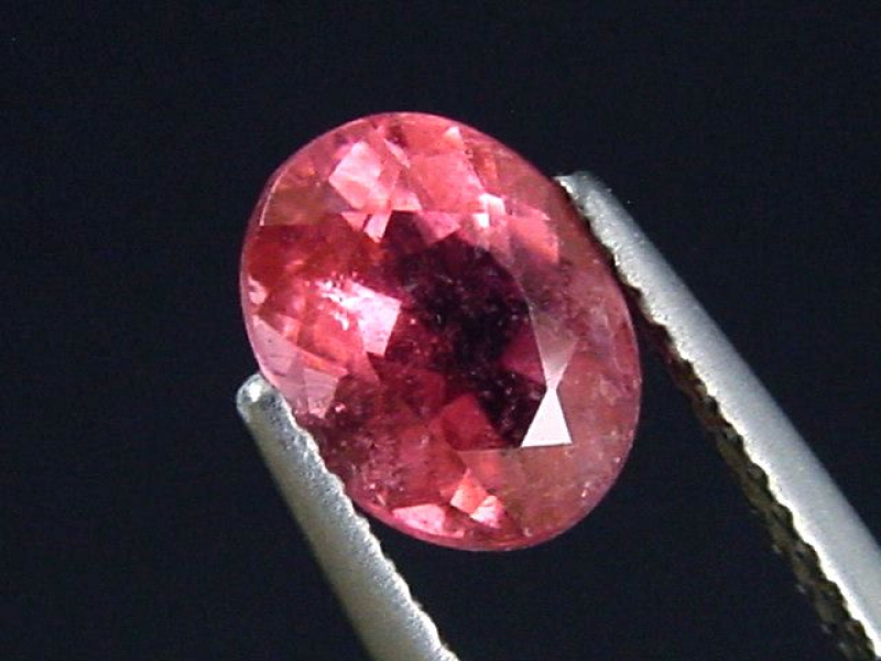 Rubellit / roter Turmalin 1,49 Ct. Oval 8 x 6 mm Brasilien