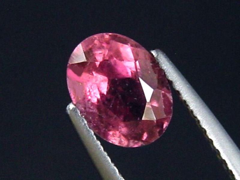 Rubellit / roter Turmalin 1,44 Ct. Oval 8 x 6 mm Brasilien
