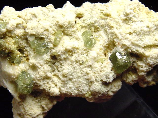 Demantoid specimen 42 mm - fine crystals - Madag.
