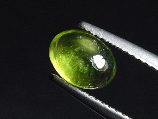 Vesuvianite / Idocrase 1,80 Ct. oval cabochon Sri Lanka