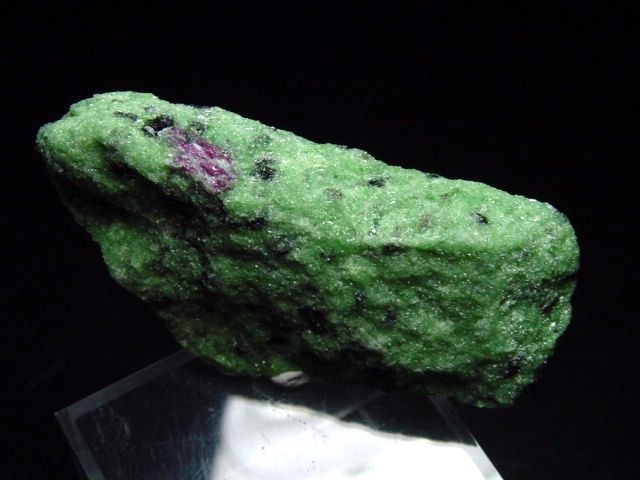 Ruby in Zoisite specimen 59 mm - Longido, Tanzania