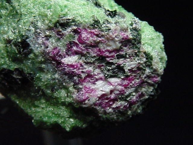 Rubin in Zoisit Stufe 21 mm - Longido, Tansania
