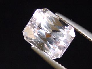 Spodumen 4,61 Ct. Oktagon und Scherenschliff 9,5 x 8 mm