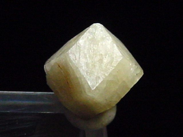 Rhodizit Kristall 7 mm - Ibity, Antsirabe, Madag.