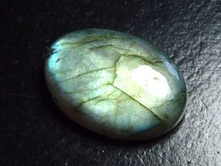 Labradorite 47,31 Ct. oval cabochon Australia