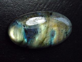 Labradorit 50,74 Ct. Oval Cabochon 39 x 21 mm Australien