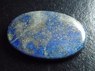 Lapislazuli 67,63 Ct. oval cabochon