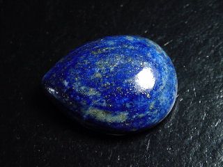 Lapislazuli 34,35 Ct. Tropfen Cabochon 25 x 20 mm