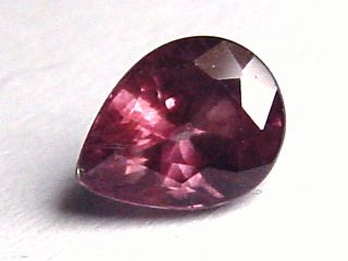 Farbwechsel Granat 1,25 Ct. Tropfen - braunrosa zu violett - Madag.