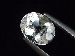 Pollucite 0,95 Ct. oval rare - Skardu, Pak.