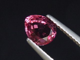 Rhodolit Granat 1,13 Ct. Tropfen 6,5 x 5,5 mm Sri Lanka