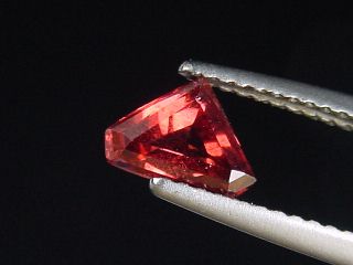Rhodolit Granat 1,00 Ct. Sammlerschliff 7,5 x 5,5 mm Sri Lanka