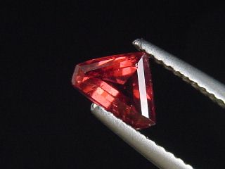 Rhodolit Granat 1,00 Ct. Sammlerschliff 7,5 x 5,5 mm Sri Lanka