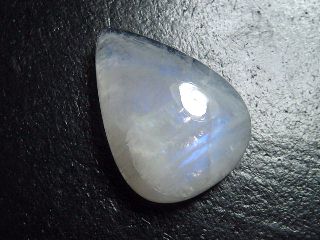 Regenbogenmondstein 50,61 Ct. Tropfen Cabochon 30 x 22 mm