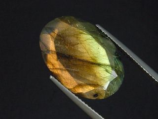 Facettierter Labradorit 12,61 Ct. Oval Australien
